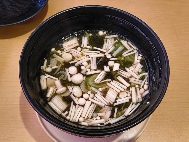 かつお香るえのきの味噌汁