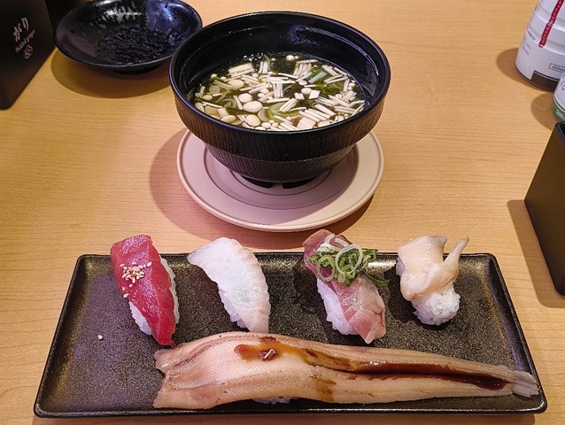 天然魚5種盛りとかつお香るえのきの味噌汁