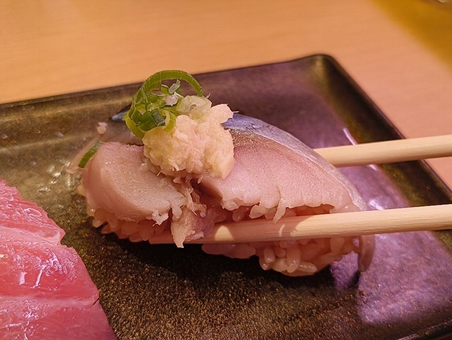 三陸水揚げ〆さば（ネギ・生姜）