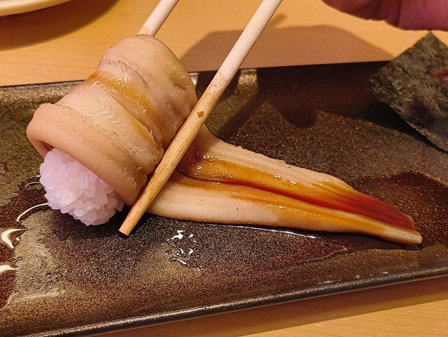 活〆煮穴子一本にぎり（甘だれかけ）