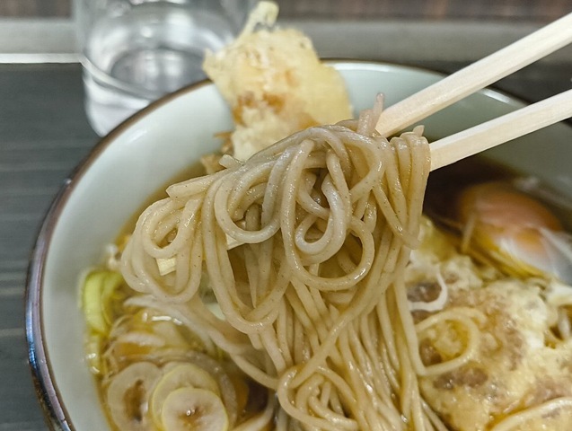 蕎麦を手繰る