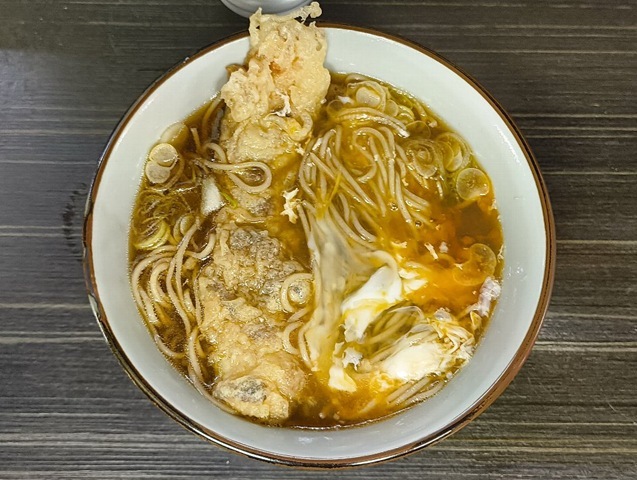 たまごを崩して色の対比を楽しむ