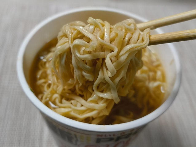 麺を手繰る