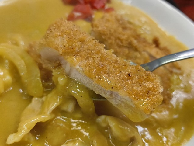 カツを食べる