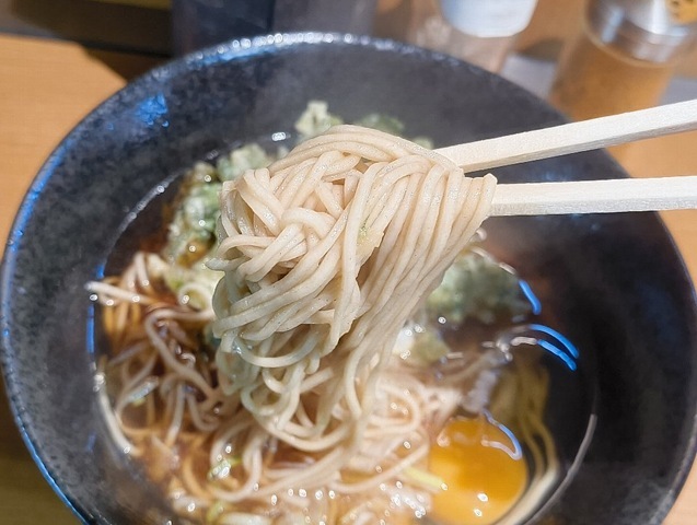 蕎麦を手繰る