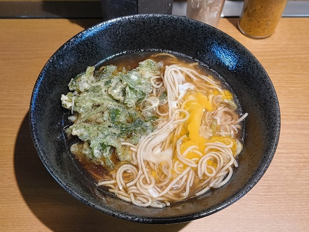 春菊の「緑」とたまごの「黄」の見事なコントラスト