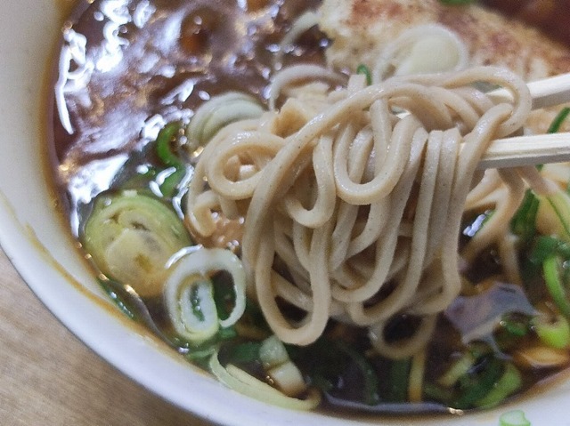 蕎麦を手繰る