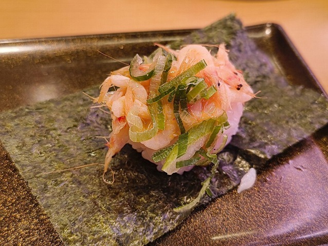 桜えび包み（卵黄醤油のせ）