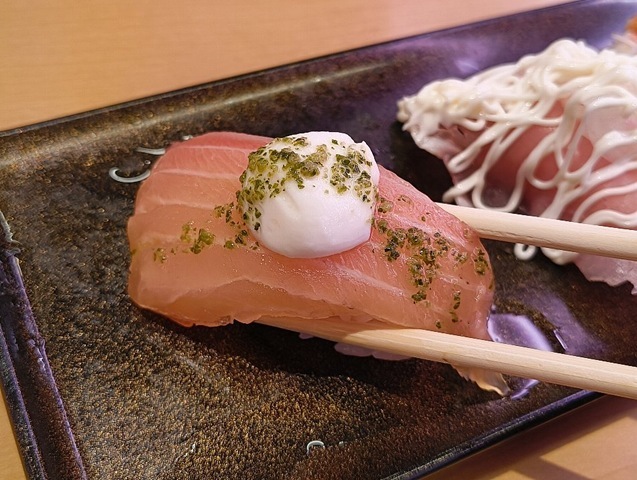 生サーモン（バジルモッツァレラ）