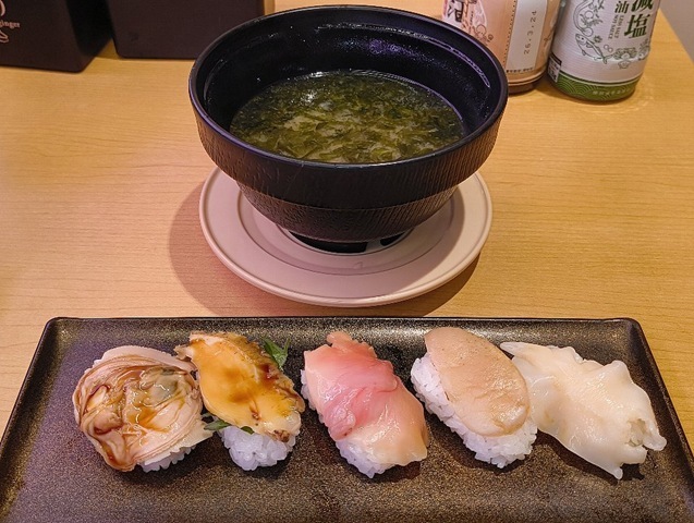 貝づくし5貫盛りとかつお香るあおさと海苔の味噌汁
