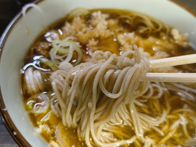 蕎麦を手繰る