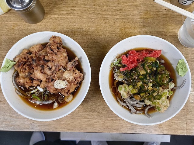 ジャンボゲソ天＋冷し太そば（小盛）、冷やし太そば（小盛）＋山形だし＋枝豆天＋紅しょうが天（半分）
