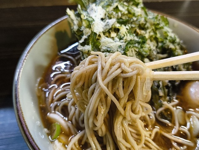 蕎麦を手繰る