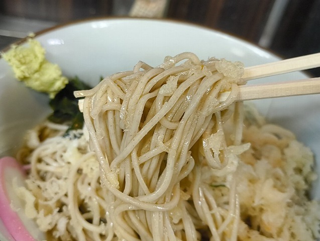 蕎麦を手繰る