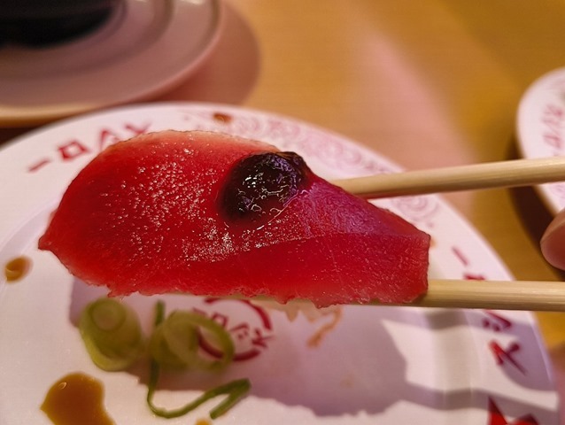漬けまぐろ岩のりのせを食べる