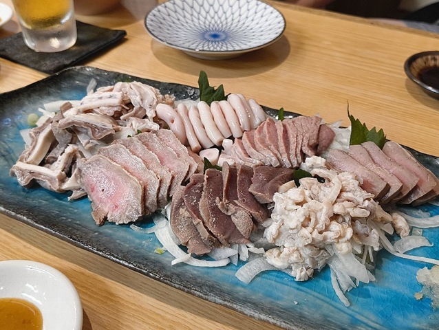 ゆでもつ刺し