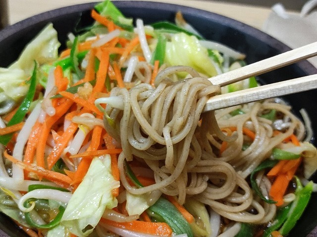 蕎麦を手繰る