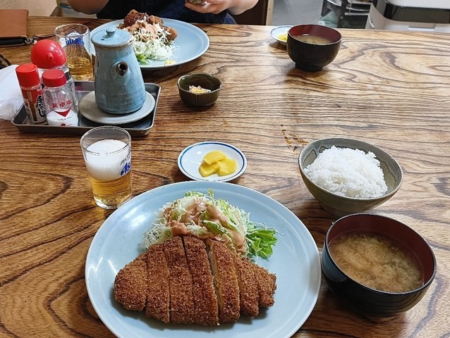 ロースカツ定食とヒレカツ定食
