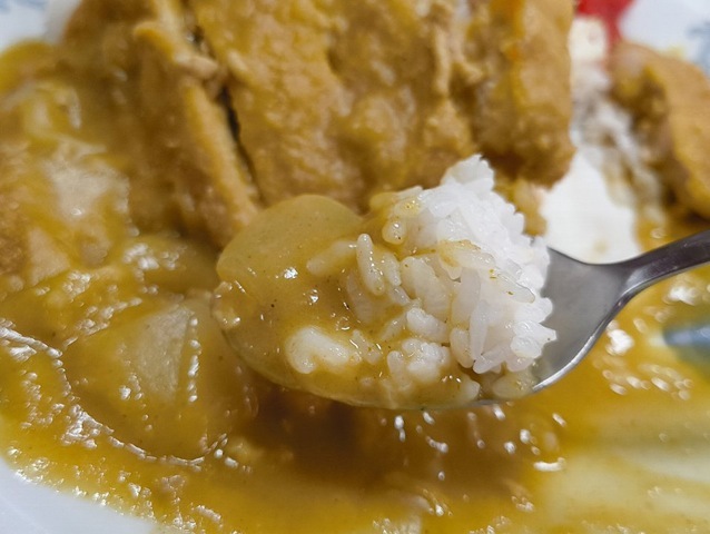 ご飯を食べる