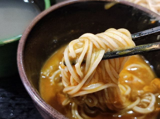 コ今度はカレーつけそばで手繰る