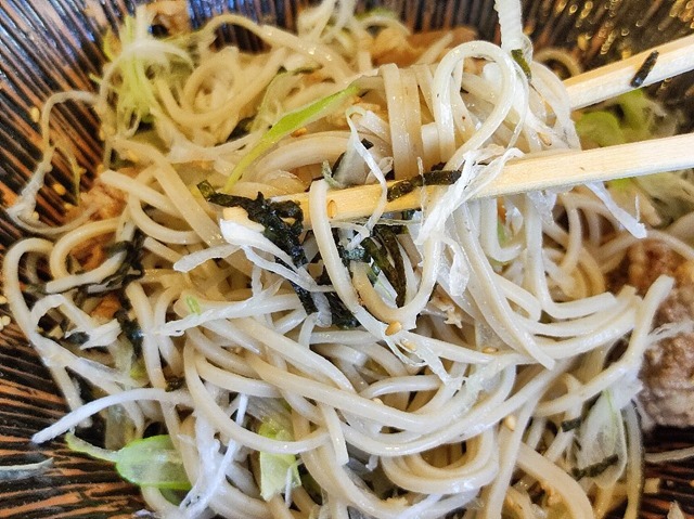 蕎麦を手繰る