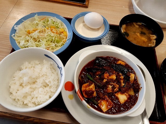 玉子で食べる四川風麻婆豆腐定食