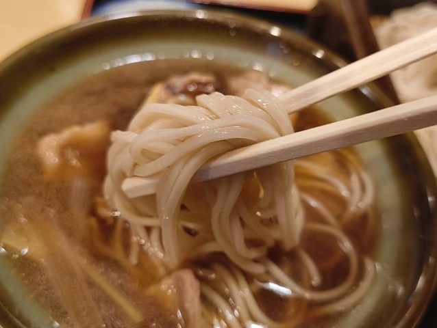 汁をたっぷりつけて食べる
