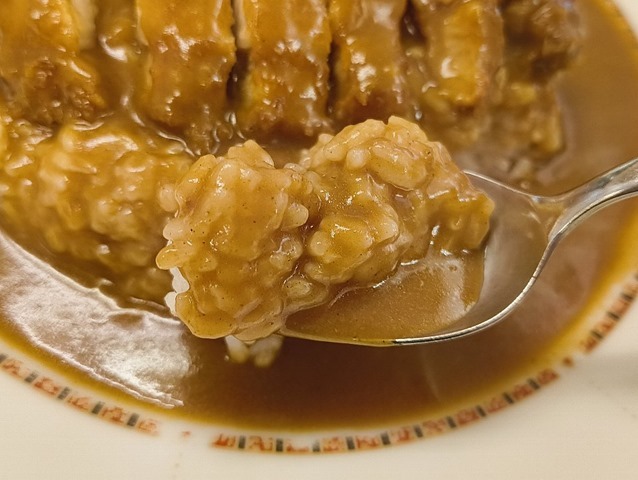 ライスカレーを食べる