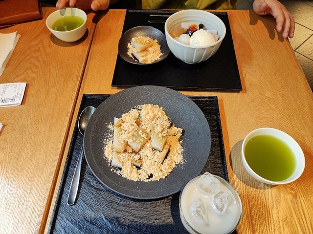 飲むくず餅乳酸菌とくず餅のセットとあんみつとくず餅のセット