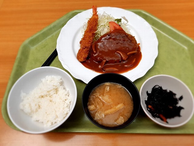 ハンバーグと海老フライ定食