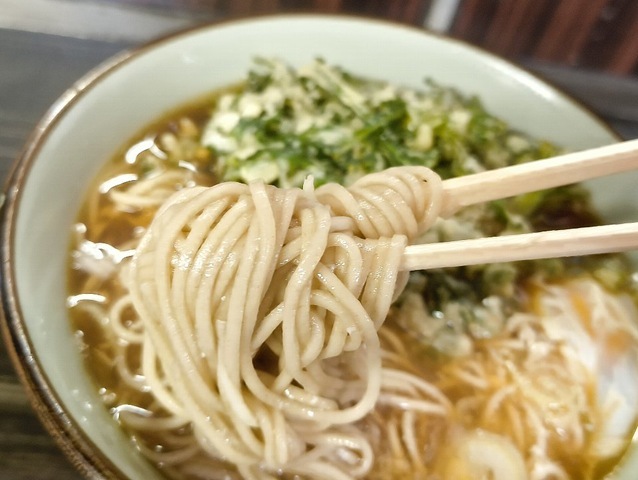 蕎麦を手繰る