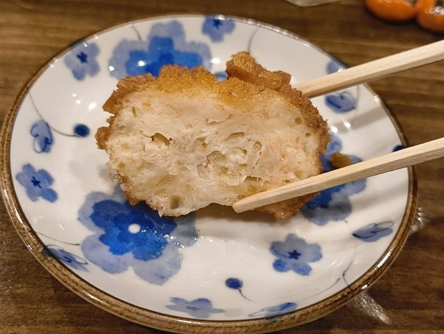 海老しんじょうを食べる