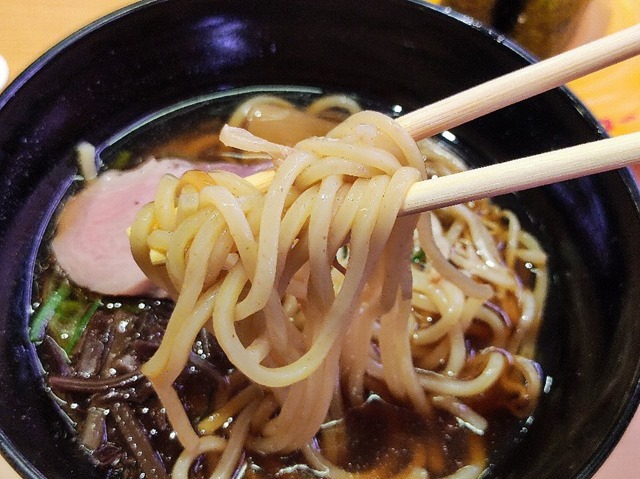 ラーメンを食べる、うまいのだよ（笑）