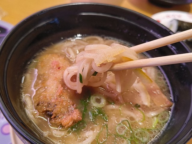 ラーメンを食べる