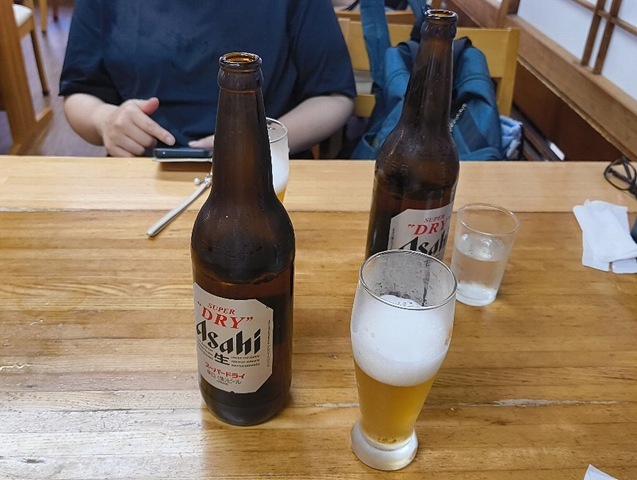 アサヒスーパードライの大瓶（633＝大人の義務教育）&times;2（笑）