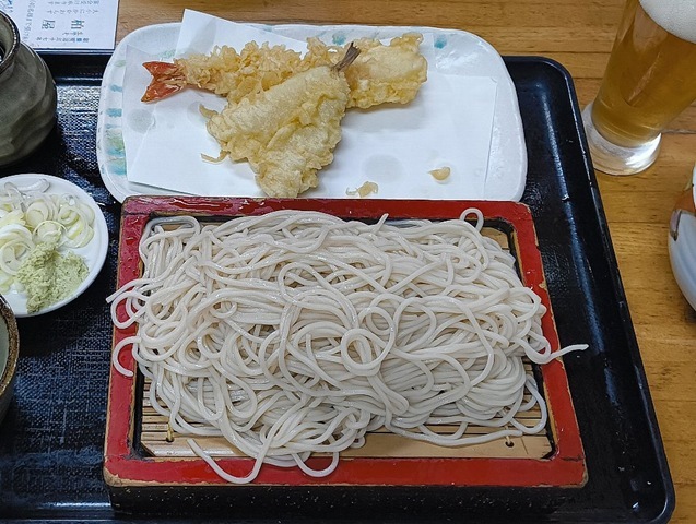 「柏屋」の「ほろ酔いセット」で一杯。「ビール」は「アサヒスーパードライ」の大瓶（633＝大人の義務教育）だが、最後は「天ちら」の残りでやる「もりそば」だ。残しておいた「海老天」で手繰る「蕎麦」がやけにうまかったのだよ（笑）。（きそば 柏屋：足立区千住）