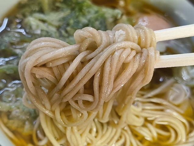 蕎麦を手繰る