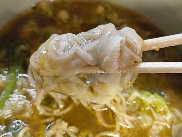 白身を纏った蕎麦を手繰る