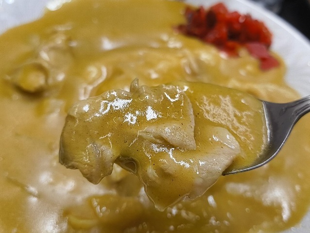 ライスカレーを食べる