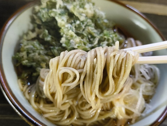 蕎麦を手繰る