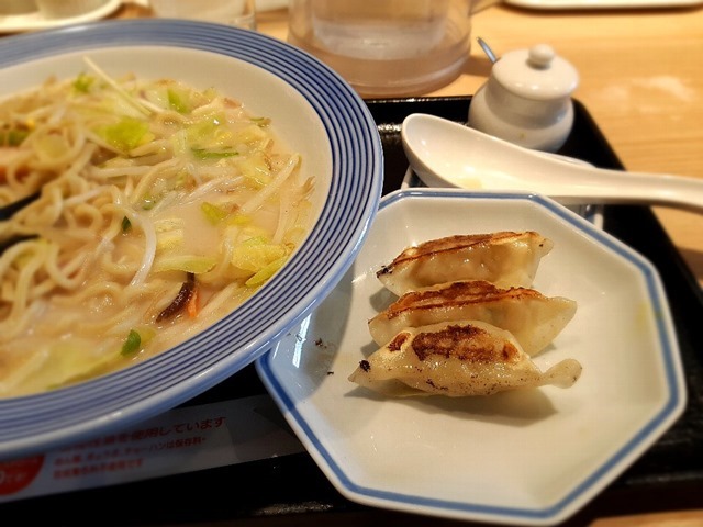 長崎ちゃんぽん（低糖質麺に変更）＋薄皮ぎょうざ3個