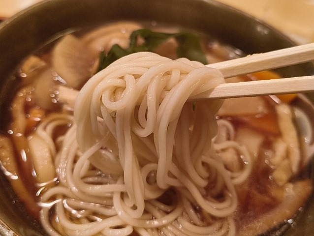 蕎麦を手繰る