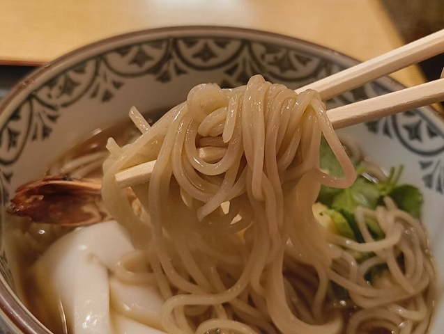 蕎麦を手繰る