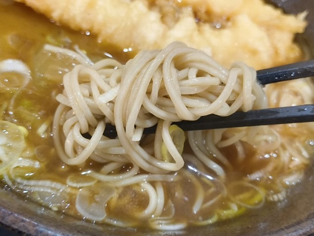 蕎麦を手繰る
