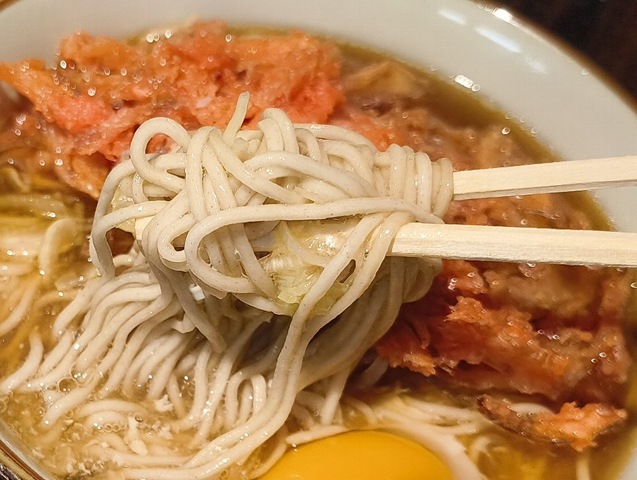 蕎麦を手繰る