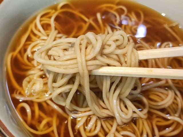 蕎麦を手繰る