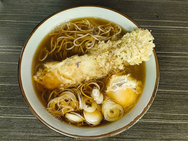 イカ天そば＋生たまご≒イカ玉