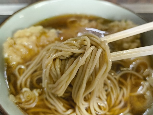 蕎麦を手繰る