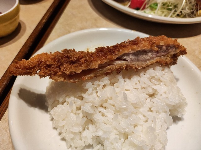 チキンカツを一切れもらったのだよ