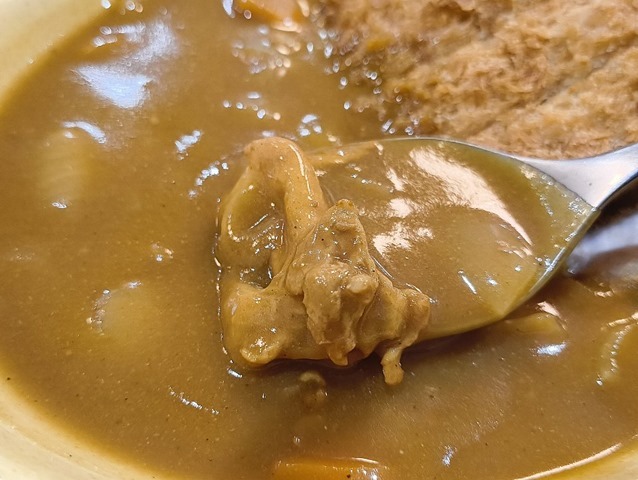 粉っぽいカレーだ